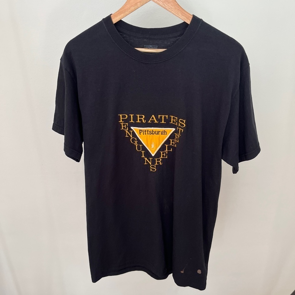 Vintage Embroidered Black and Gold Pittsburgh Penguins Steelers Pirates T-Shirt